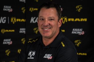 Tony Stewart makes surprise return to NASCAR with first track start in 20 years