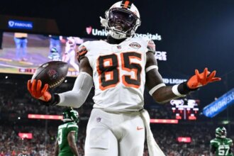 Tight end David Njoku announces departure from Browns on Instagram