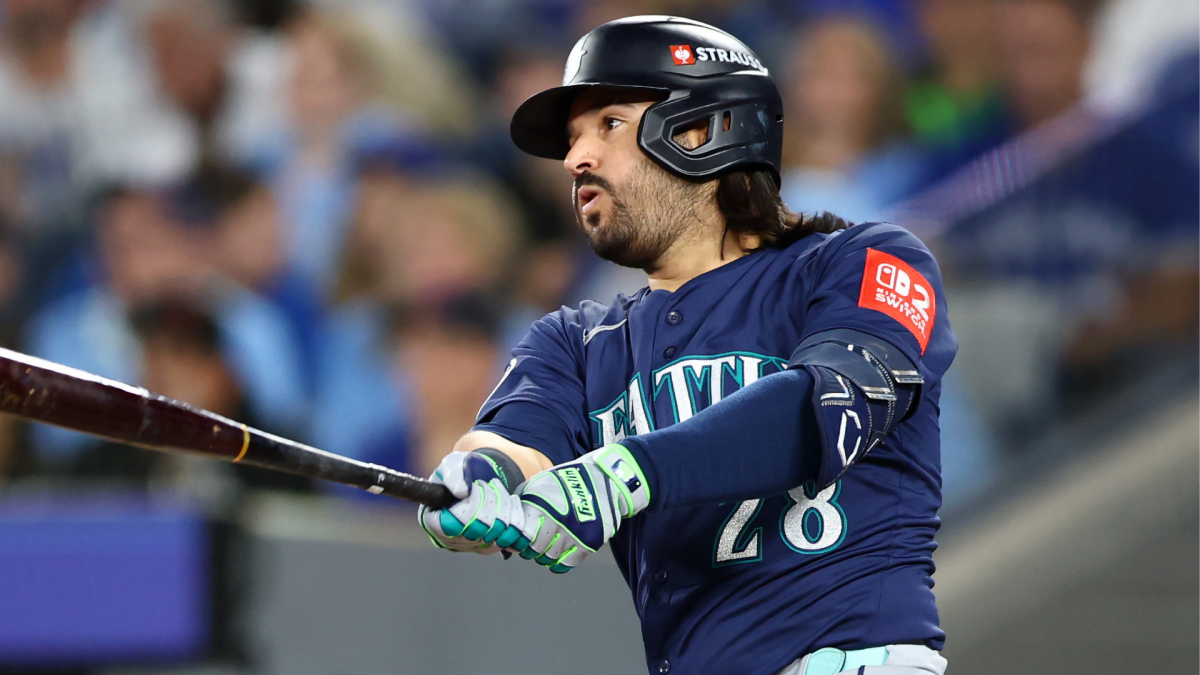 Reds bring Eugenio Suarez back to Cincy in 2026 on $15 million deal, according to reports
