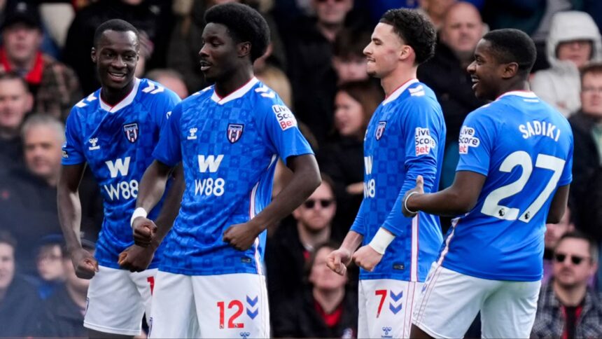 Le Bliss has to bench Sunderland star who loses the ball every two touches