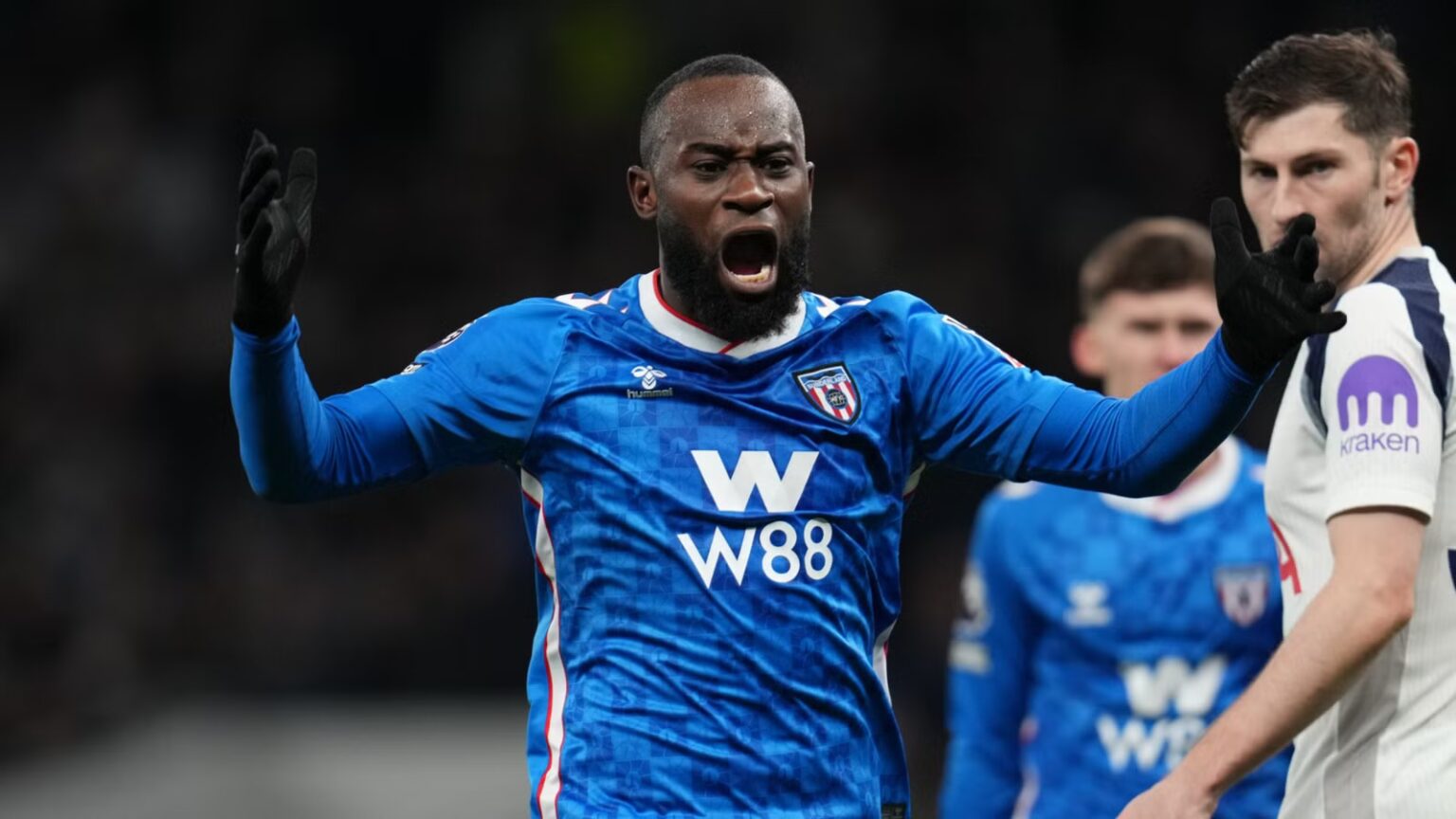 Liverpool in contract talks with big-money defender better than Geertruida