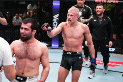 Jakub Vikrac points at Muin Gafurov after submitting him