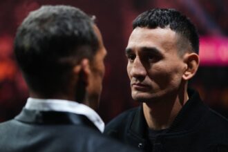 Max Holloway stares down Charles Oliveira during the showdown