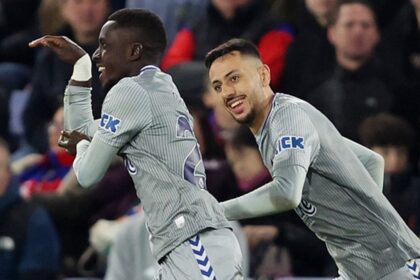 Everton midfielder Idrissa Gana Guay is happy to play alongside Dwight McNeil after failed move to Crystal Palace (video)