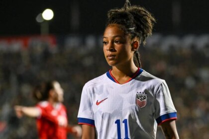 Croix Bethune and Claire Hutton trade results: KC Current and Bay FC's Landstar feature in NWSL blockbuster