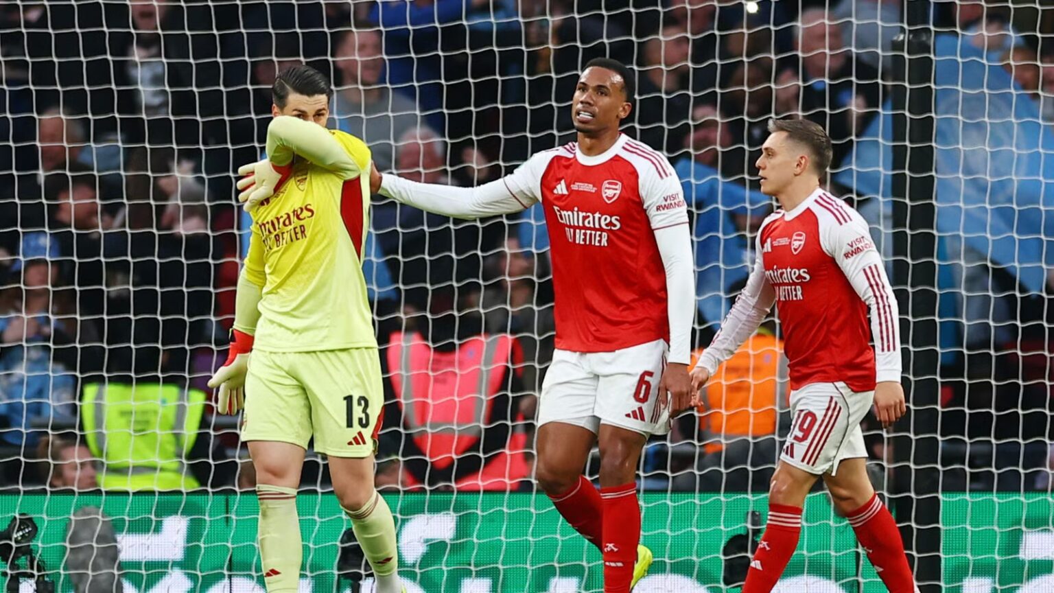 Arteta must drop Arsenal star from 3/10 after losing 90% of his duels