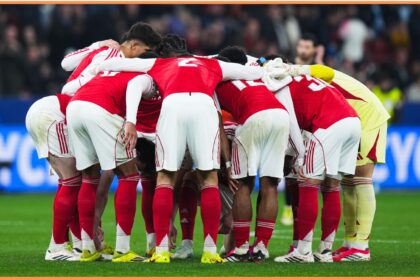 Arsenal players in a team huddle prior to the game against Bayer Leverkusen