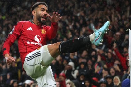 Manchester United begin contract negotiations with Barcelona superstar