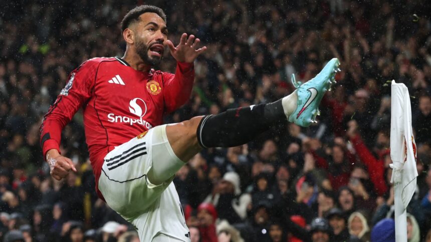 Manchester United begin contract negotiations with Barcelona superstar