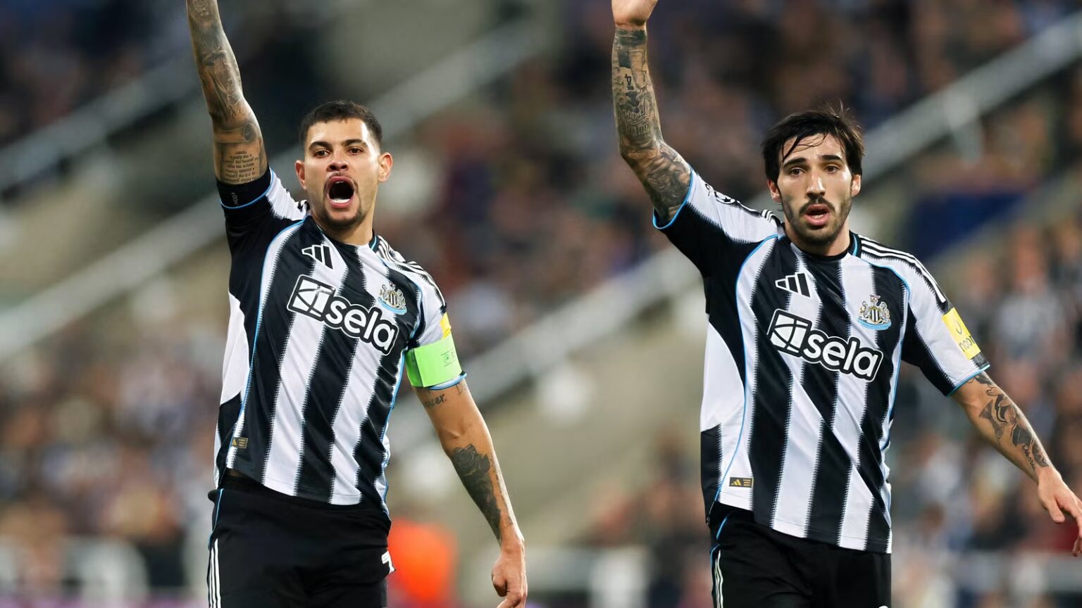 Manchester United sign £100m midfielder as dream target