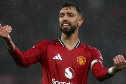 Manchester United to sign new signing Fernandes in British record transfer