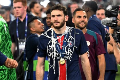 The next player, Kvaratschelia, has already agreed to sign with Arsenal in 2027.