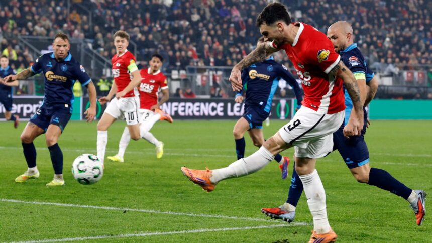 West Ham fear Leeds hijacking as race to sign Troy Parrott begins