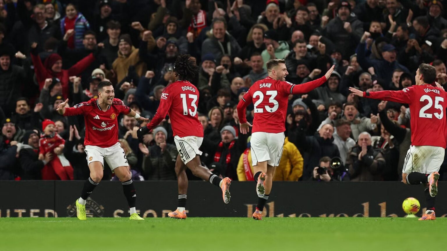 Aston Villa enter race to sign star on £120,000-a-week as he looks to leave Man United