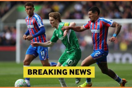 Anthony Gordon in action for Newcastle vs Crystal Palace