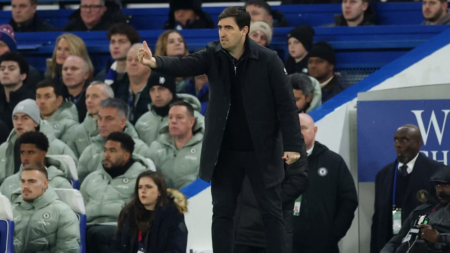 Chelsea consider promoting Iraola to 'better manager' than Arteta