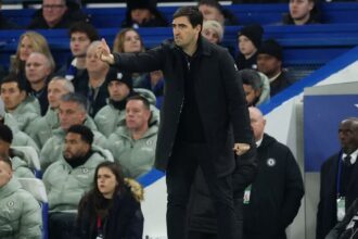 Chelsea consider promoting Iraola to 'better manager' than Arteta