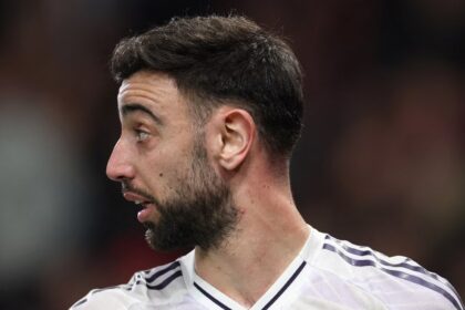 Manchester United negotiate contract with PSG star Gonzalo Ramos, Bruno Fernandes is a big fan
