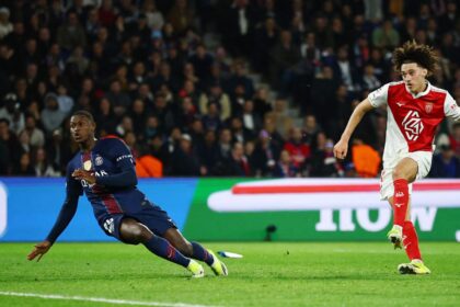 Manchester United officials fly out to confirm 'powerful' £50m striker signing