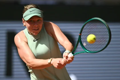 Amanda Anisimova suffers third-round upset over Diane Parry at French Open