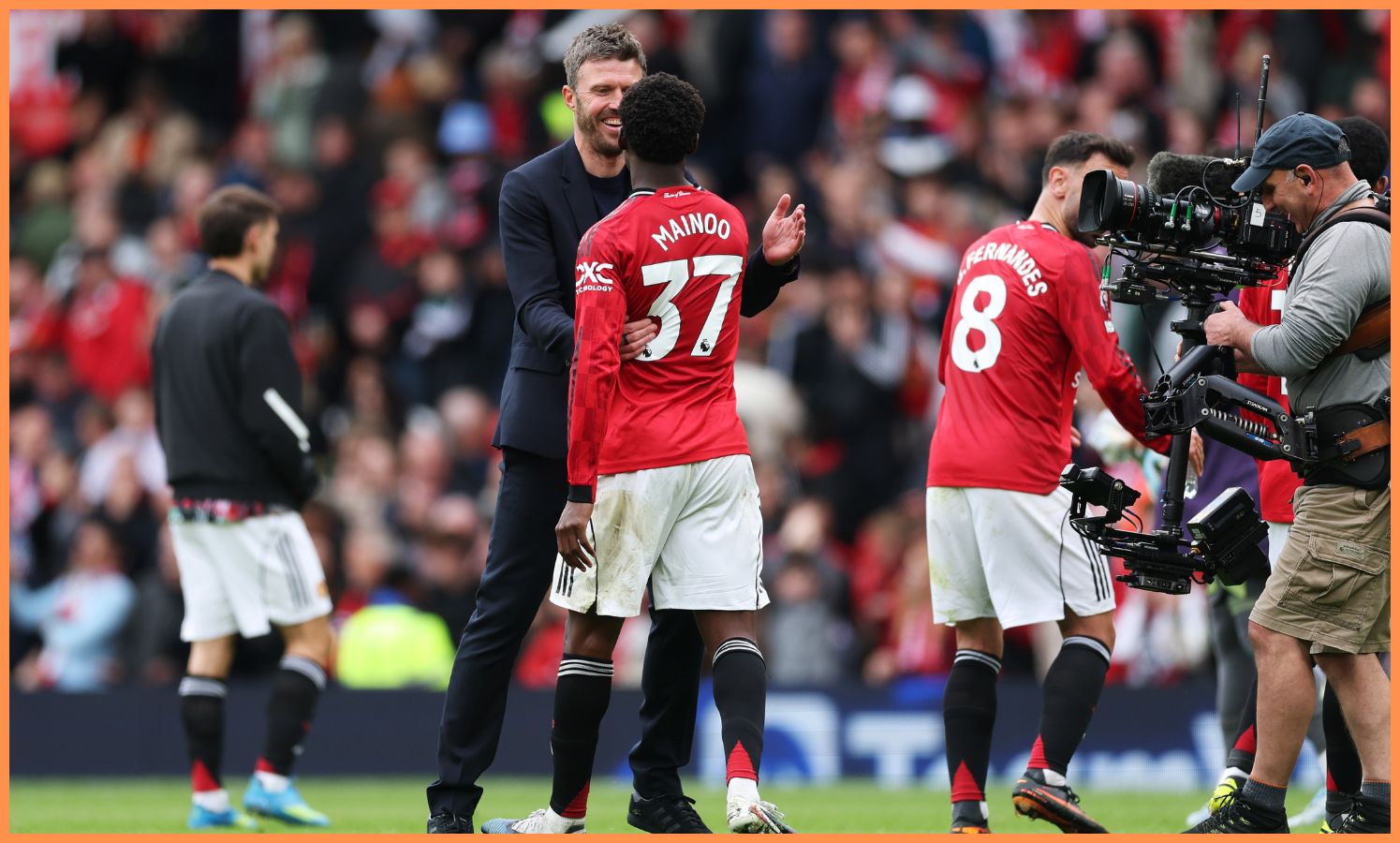 Michael Carrick and Kobbie Mainoo