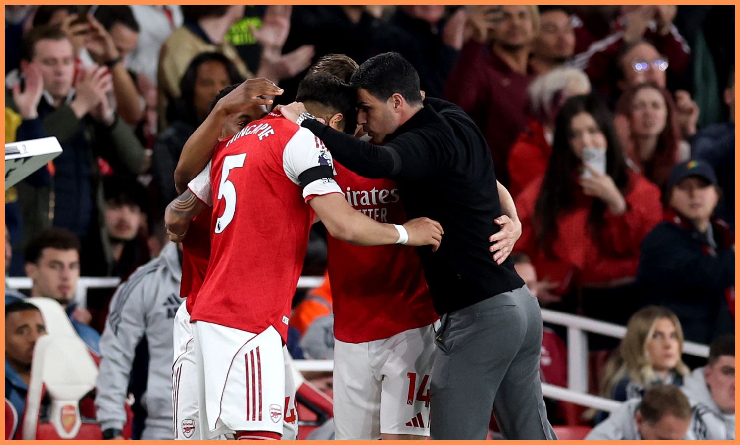 Mikel Arteta huddles with Arsenal players