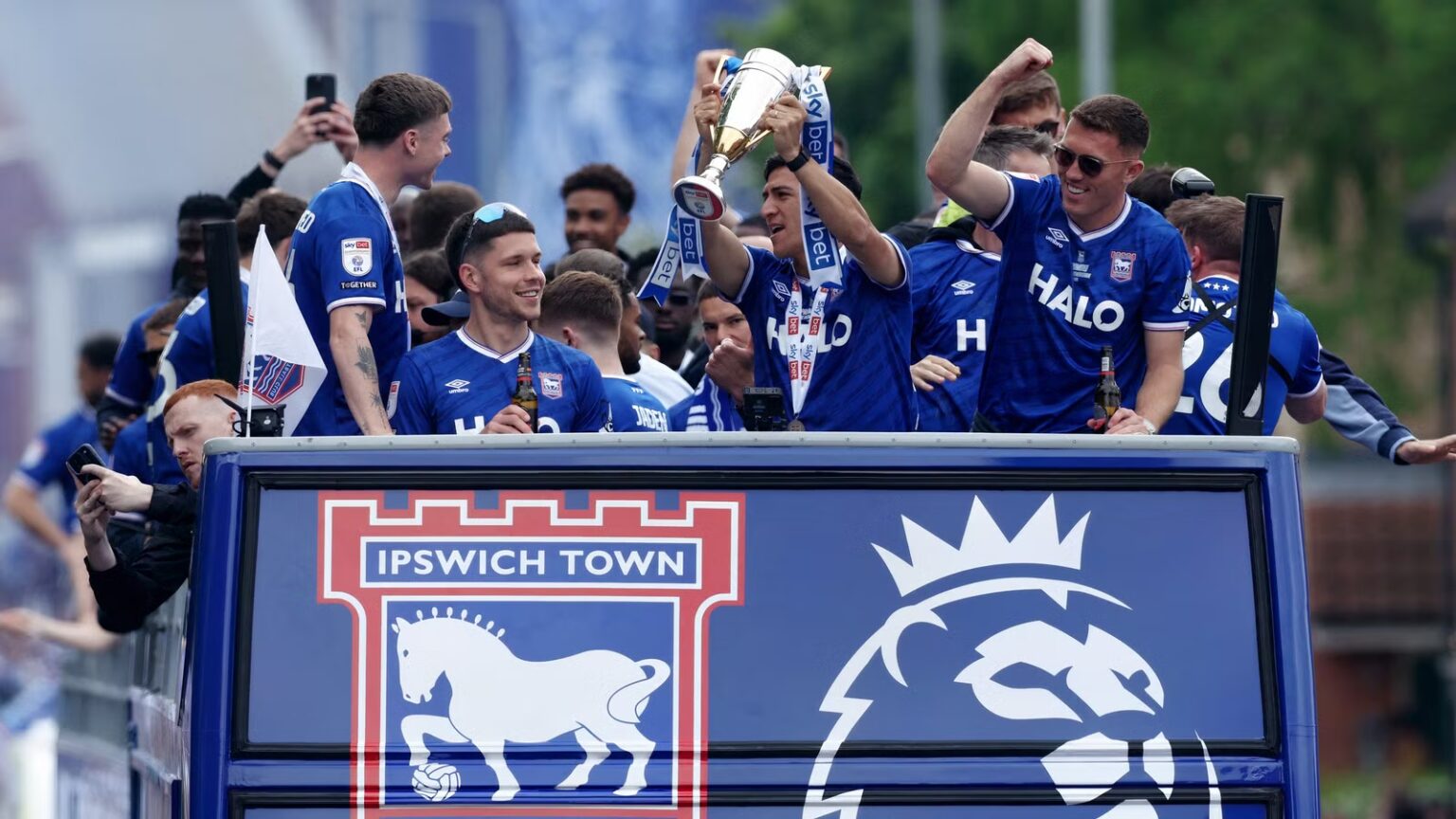 Ex-Man City player could make 'surprise' move to Ipswich Town despite Newcastle interest