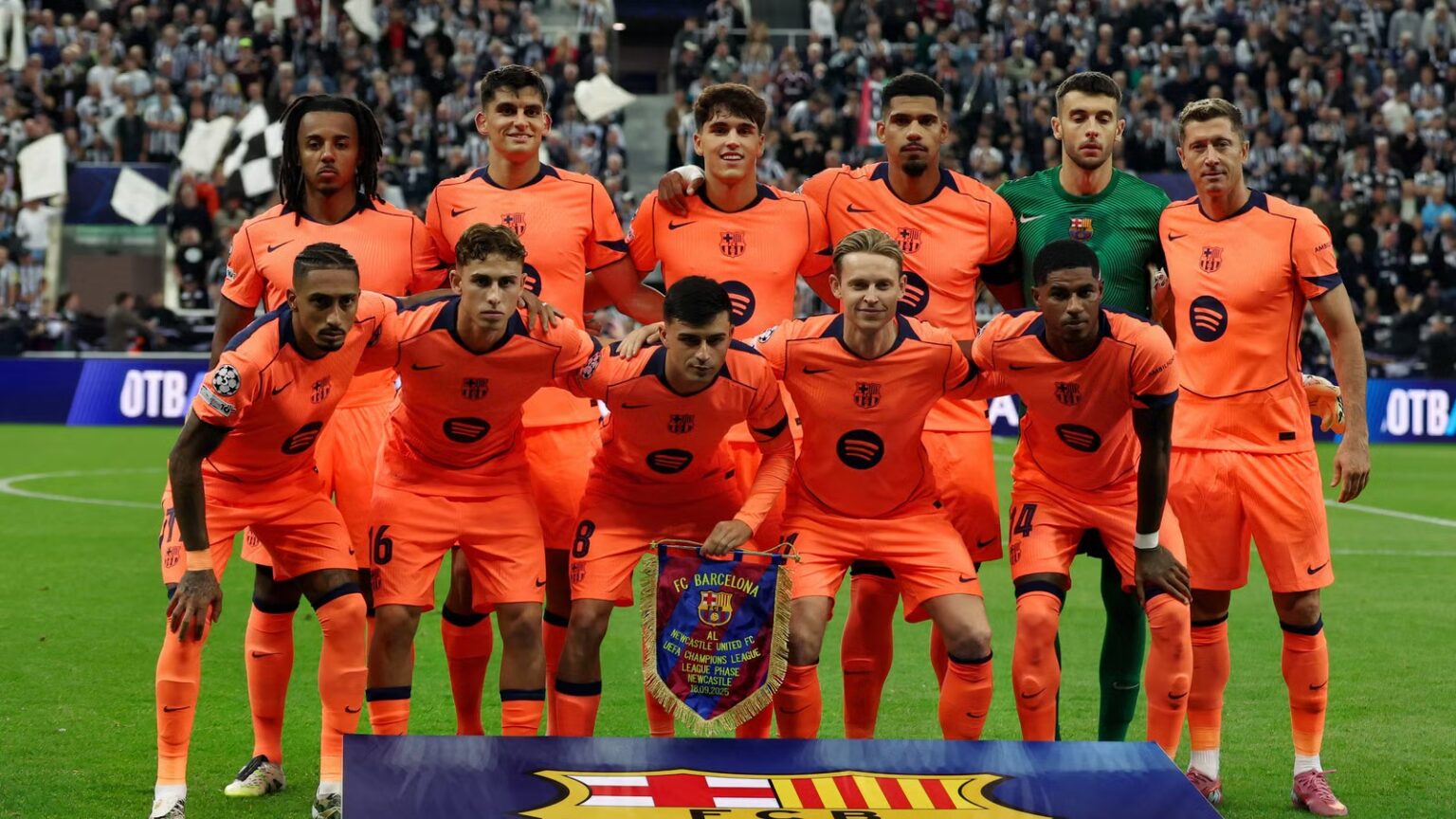 Former Barcelona manager talks with Manchester United, 'delighted' to join