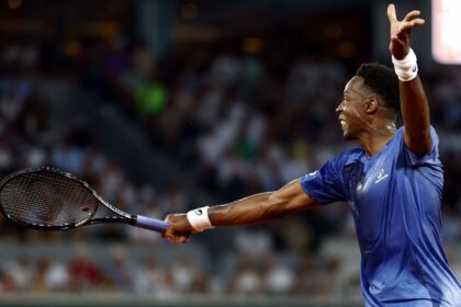 Gael Monfils wins the honor in the final match of the French Open