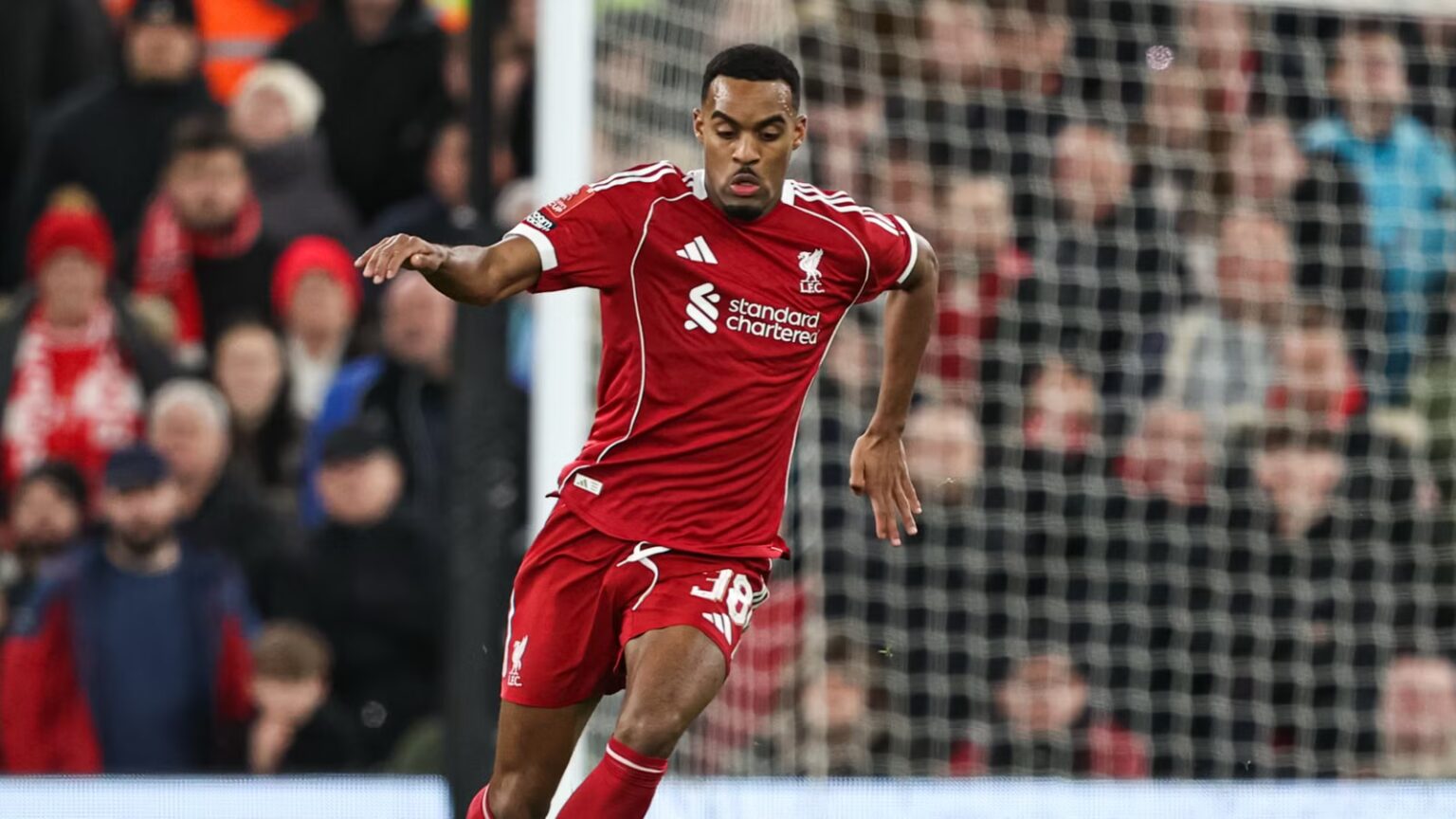 Liverpool hold contract negotiations for 'world's best DM'