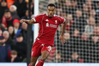 Liverpool hold contract negotiations for 'world's best DM'