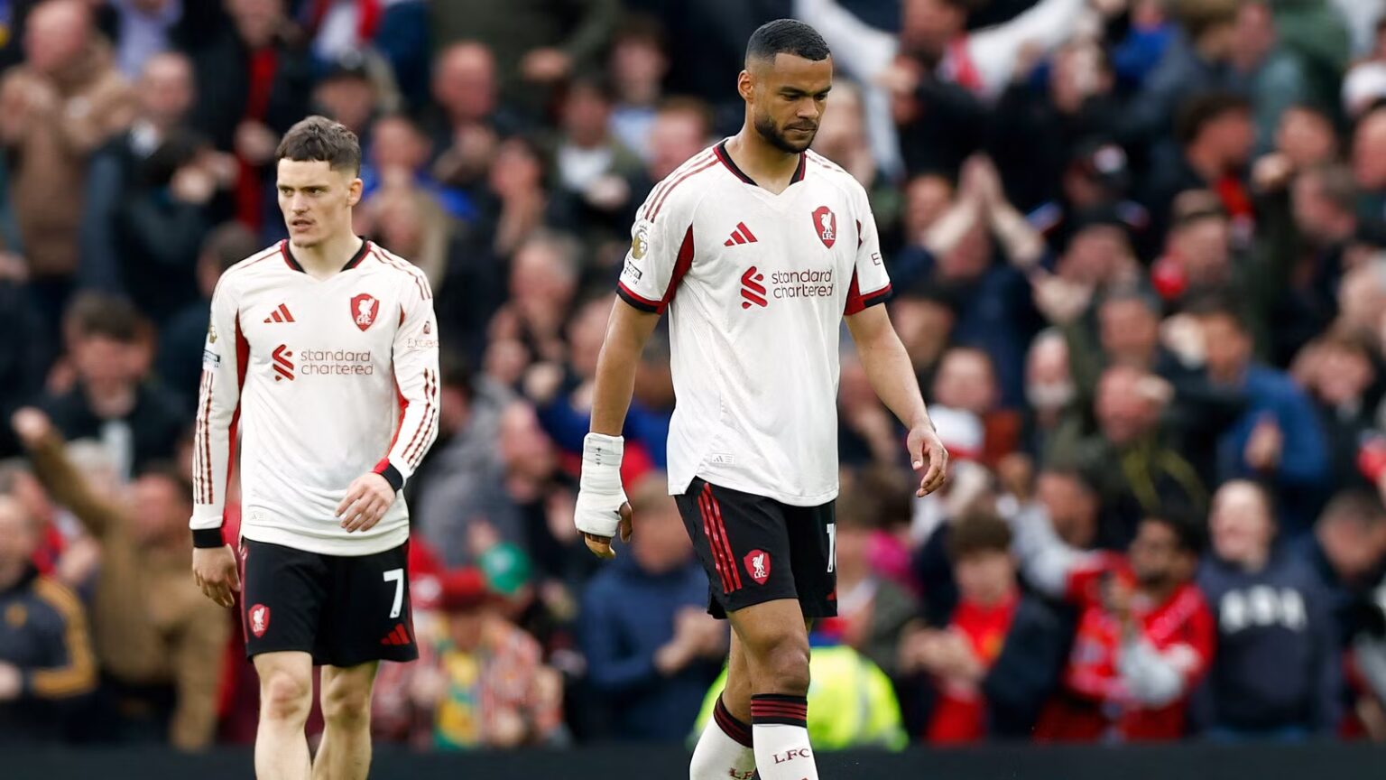 Liverpool hold contract talks with 'one of the best LWs in the world'