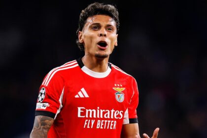 Manchester United offer £61m discount to sign star player who played 90 games in a year