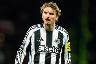 Newcastle hold contract talks with world's best striker