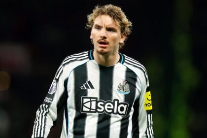 Newcastle hold contract talks with world's best striker
