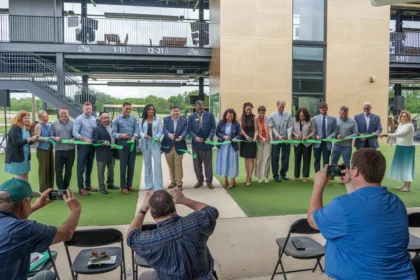 Pritzker and Peoria elected officials celebrate golf learning center