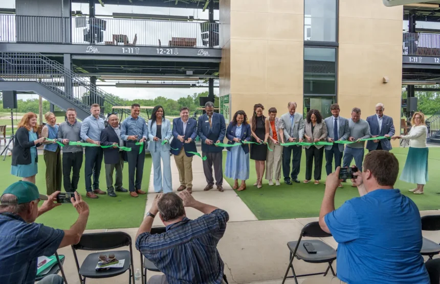 Pritzker and Peoria elected officials celebrate golf learning center