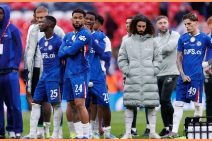 Chelsea players look on dejectedly after losing the FA Cup final