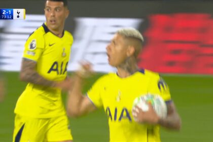 Richarlison celebrating goal vs Chelsea