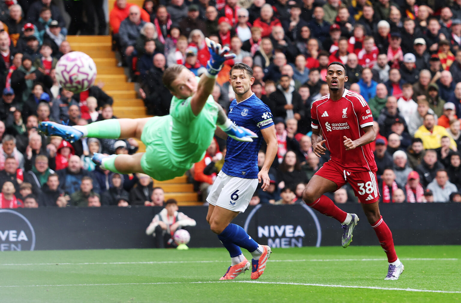 Liverpool midfielder Ryan Gravenberch
