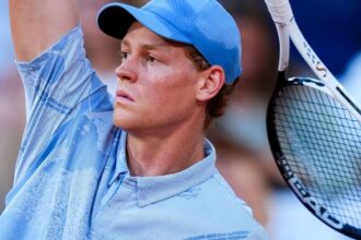 Jannik Sinner plays in the heat and wins Wimbledon pre-match