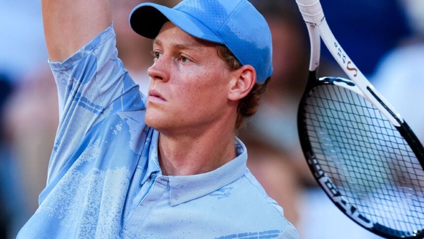 Jannik Sinner plays in the heat and wins Wimbledon pre-match