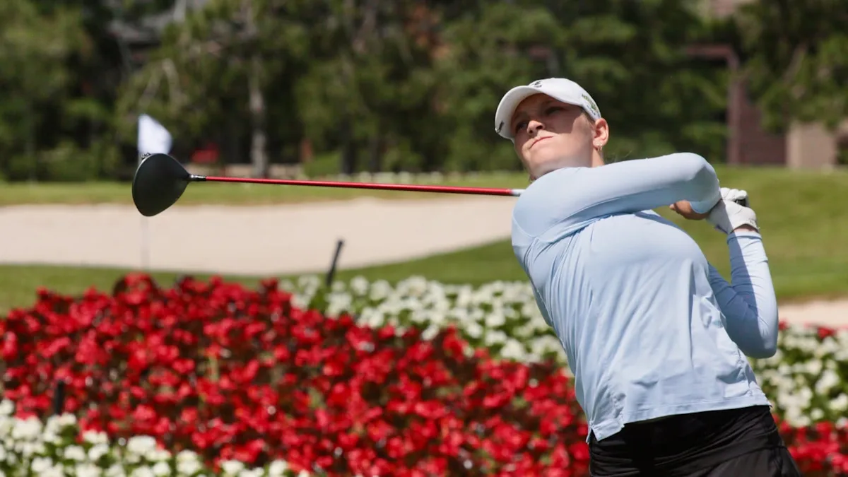 Dunk leads first round at Wisconsin Women's Open, Strickers lurks