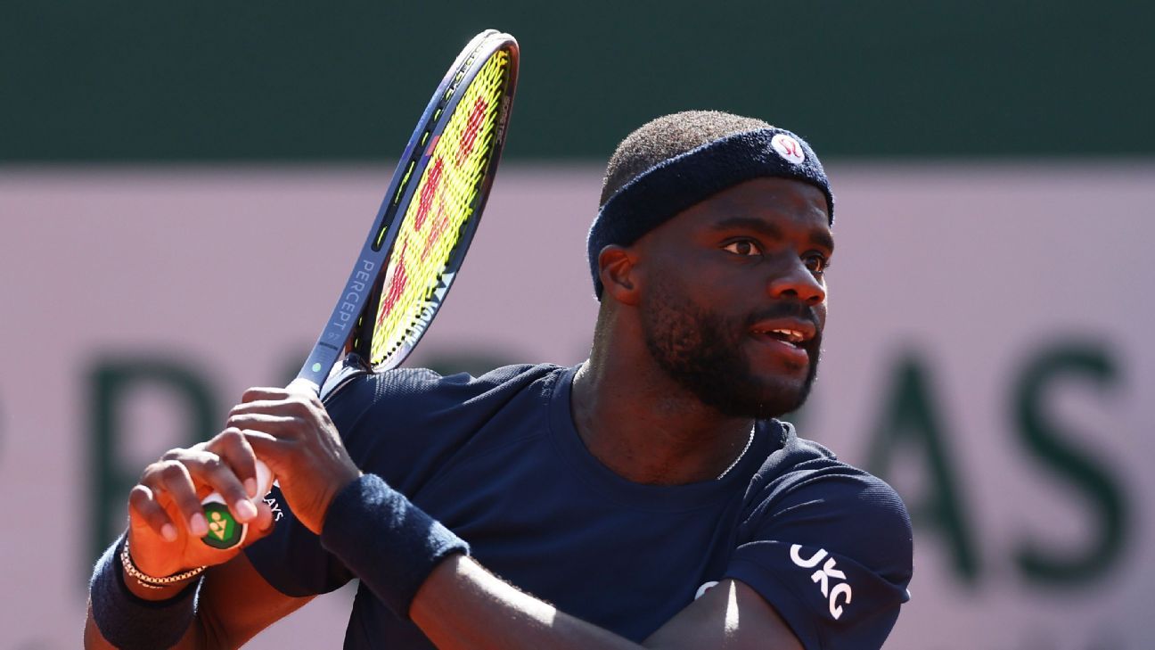 Francis Tiafoe collects racket from fan after French Open celebration