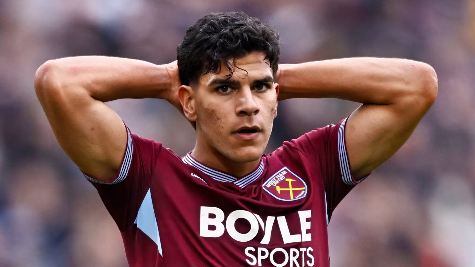 Manchester United make call to sign £50m attacker