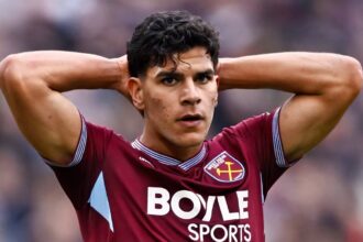 Manchester United make call to sign £50m attacker