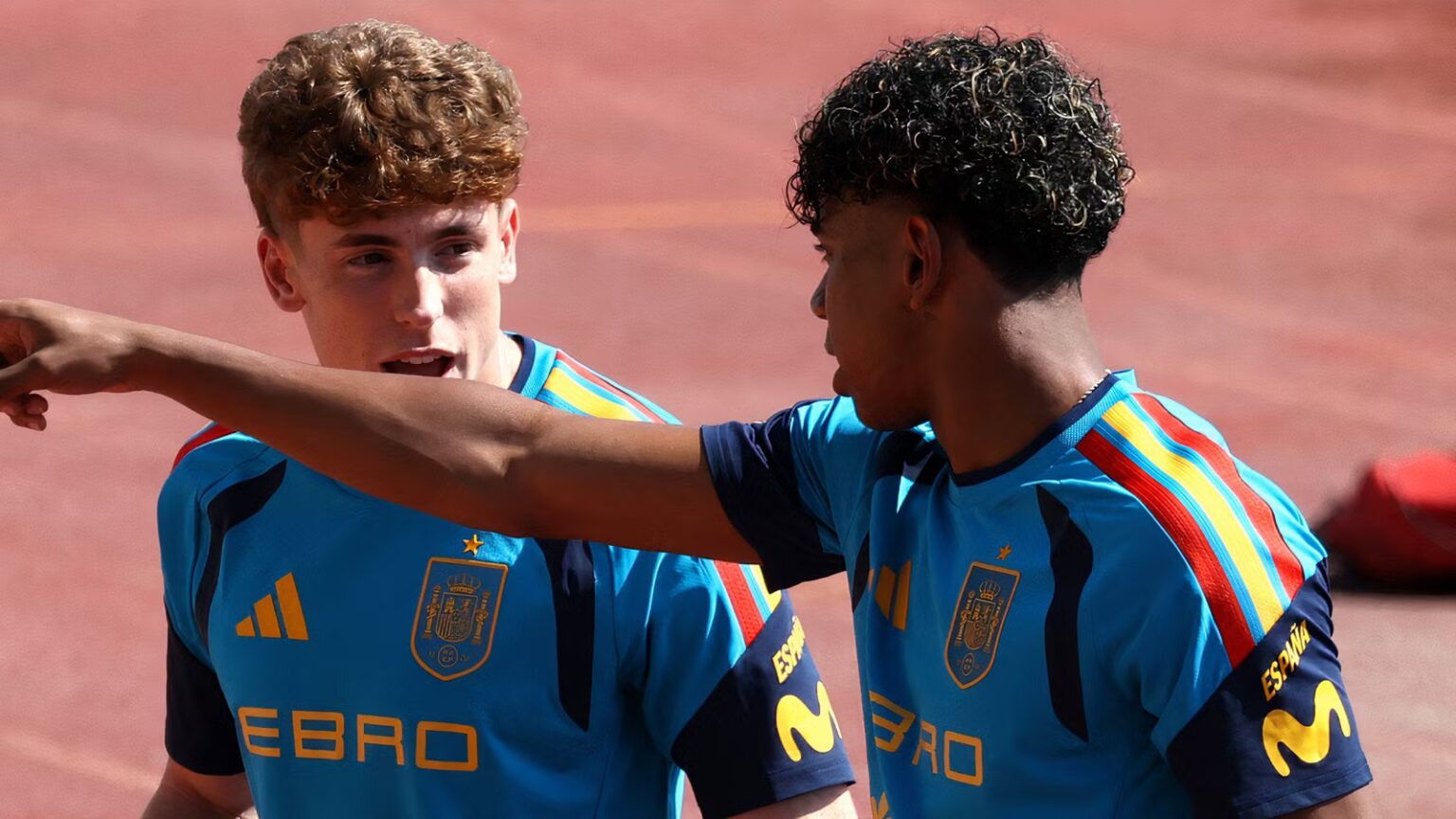 Newcastle could accept £39m bid to sign bigger talent than Munoz