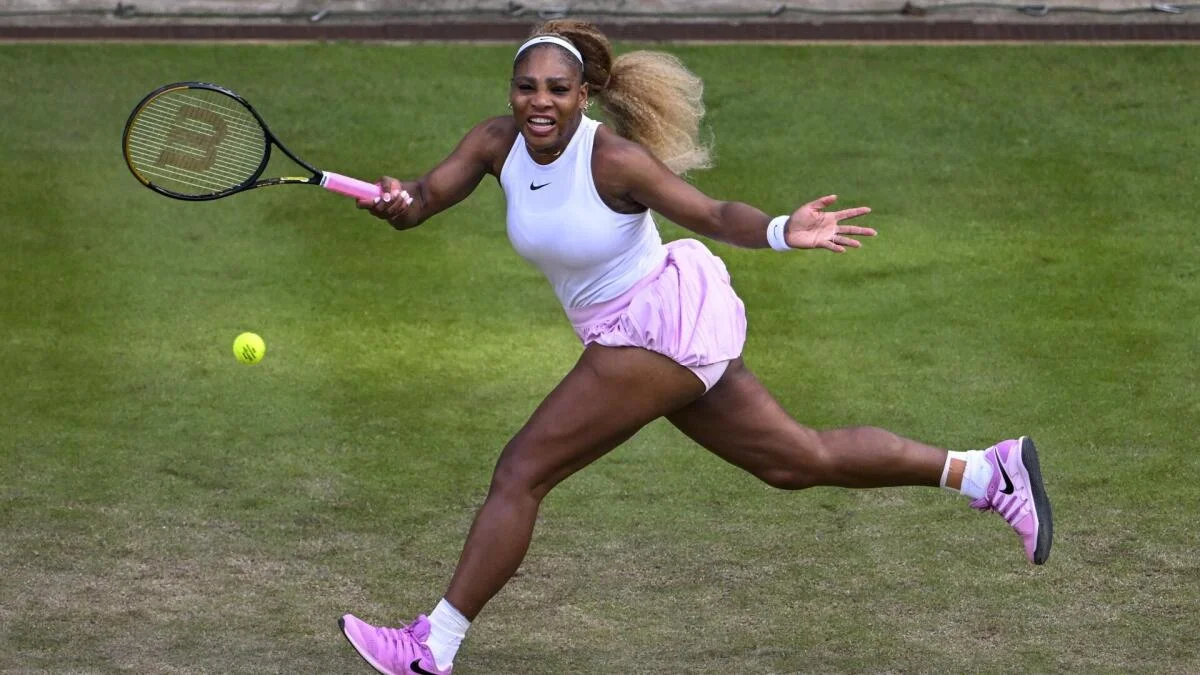 Serena Williams returns to singles at Wimbledon, teams with Venus in doubles