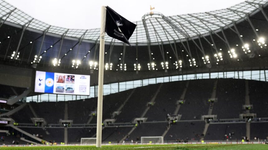 Tottenham in talks over new bid for Jan Paul van Hecke