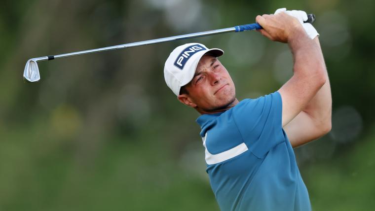 Watch as Norwegian World Cup fans create an 'electric' environment for Viktor Hovland at the Travelers Championship.